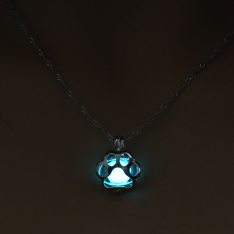 Glowing Paw Necklace – Animal Pendant with Night Light Effect