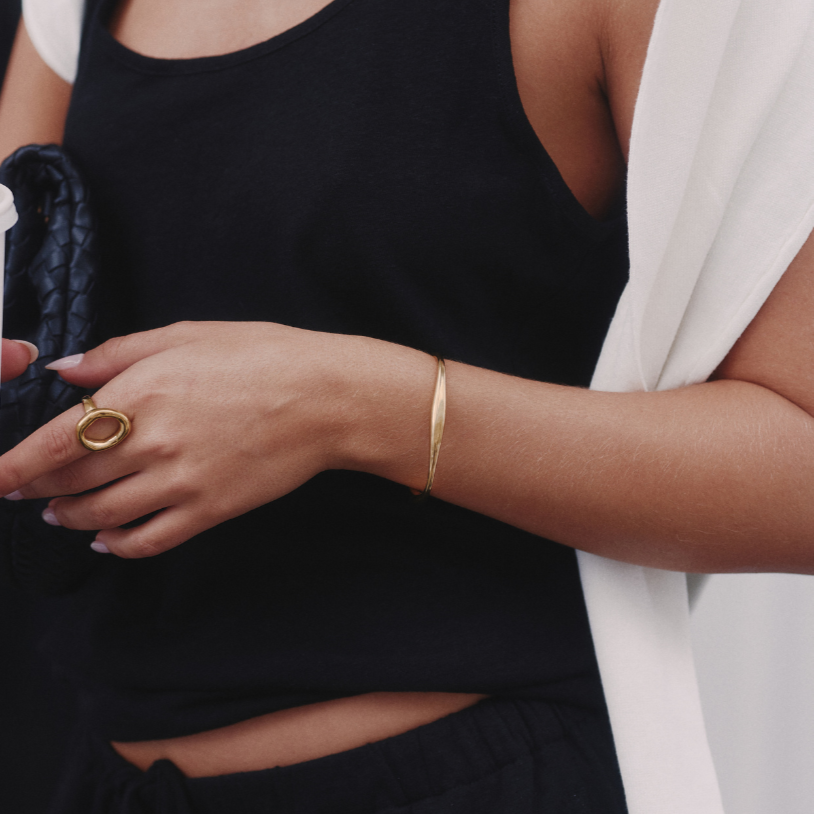 18K GOLD CURVED BRACELET