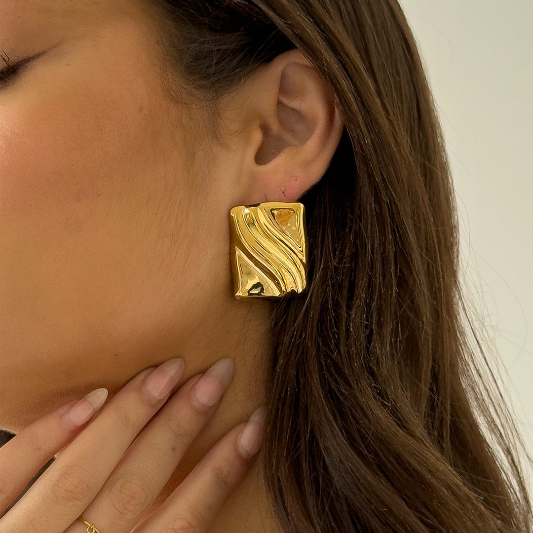 TEXTURED CUBE EARRINGS GOLD