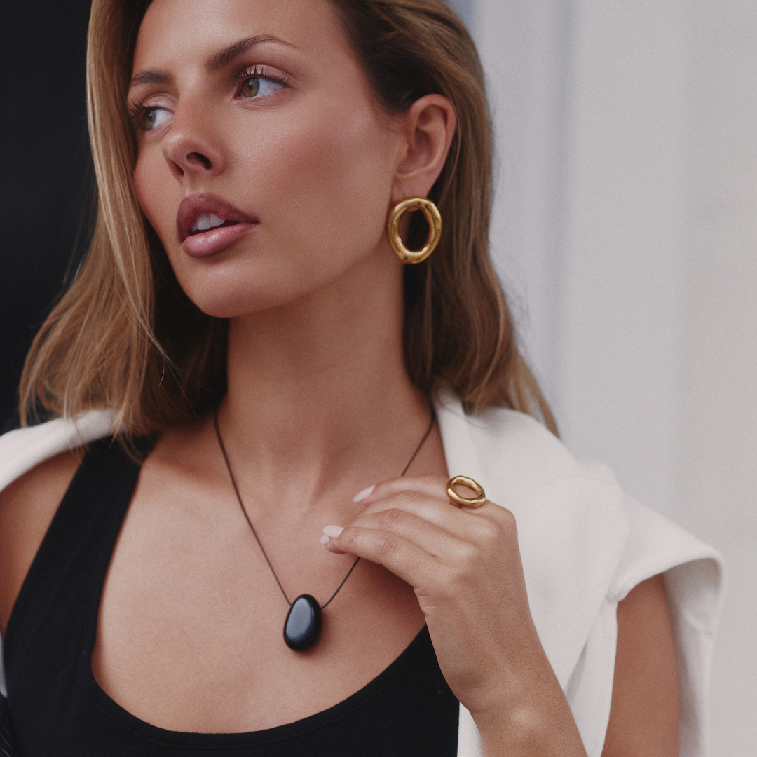 18K GOLD OPEN OVAL EARRINGS