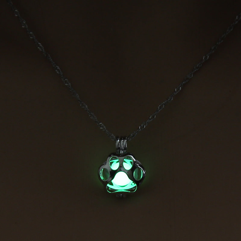 Glowing Paw Necklace – Animal Pendant with Night Light Effect