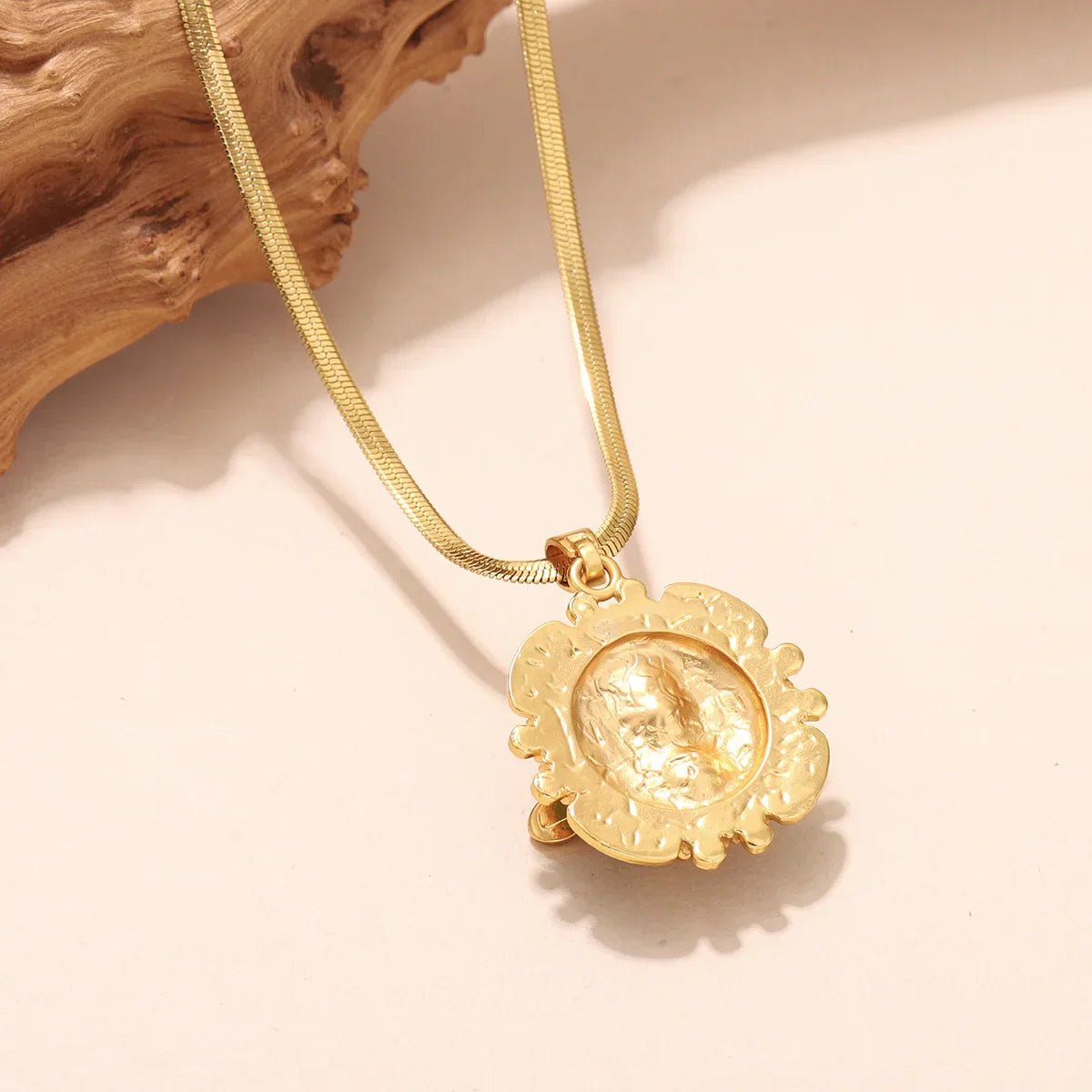 Chic Gold Turquoise Bee Pendant Necklace