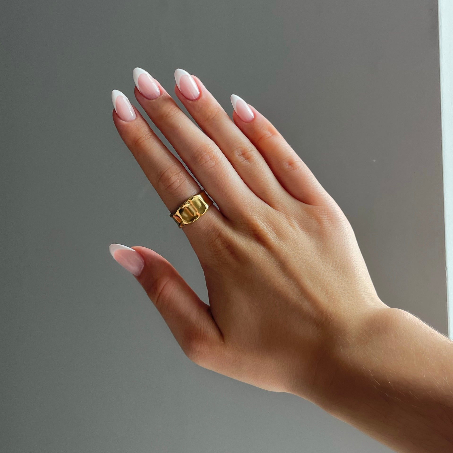 ADJUSTABLE STACKING RING
