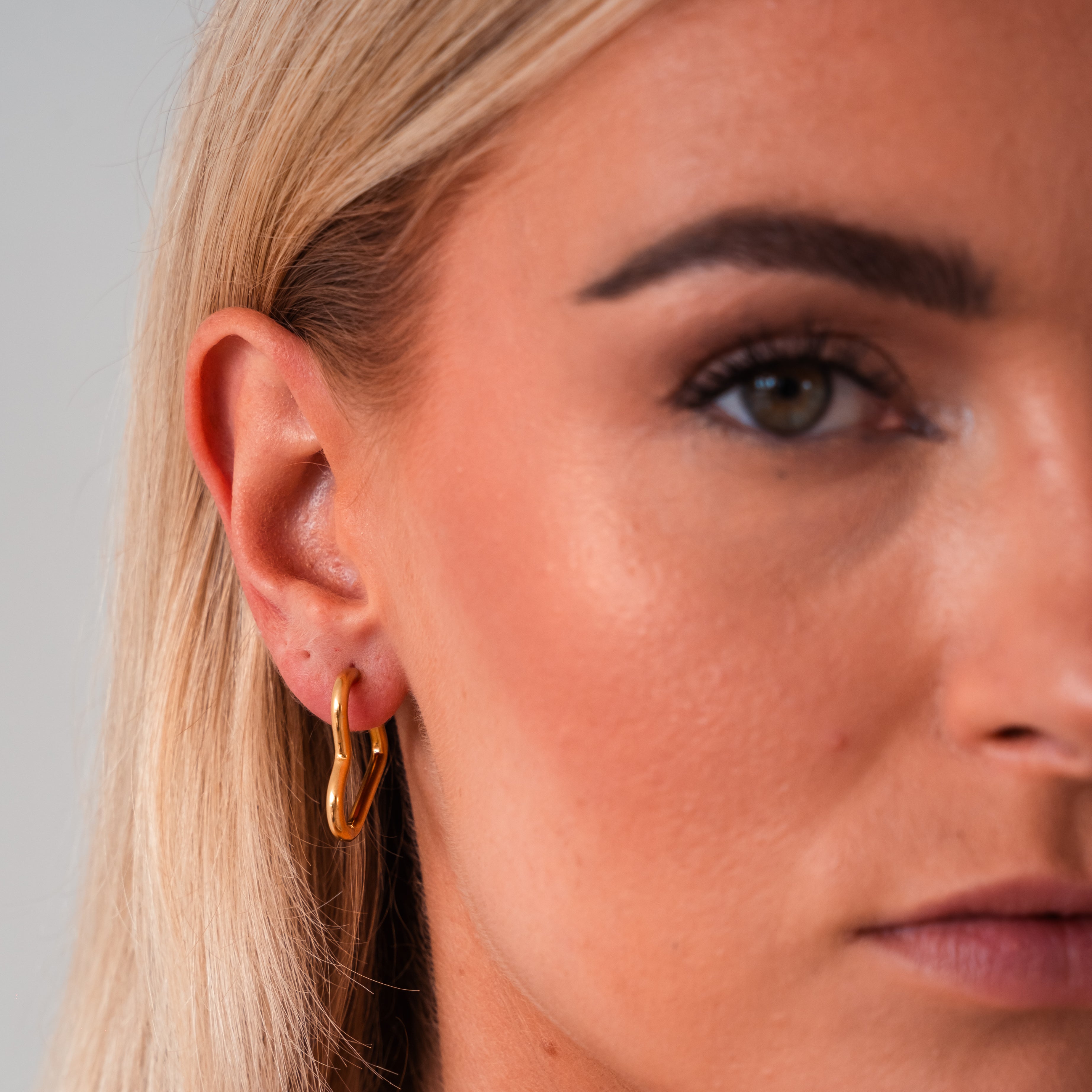 Herzförmige Ohrringe