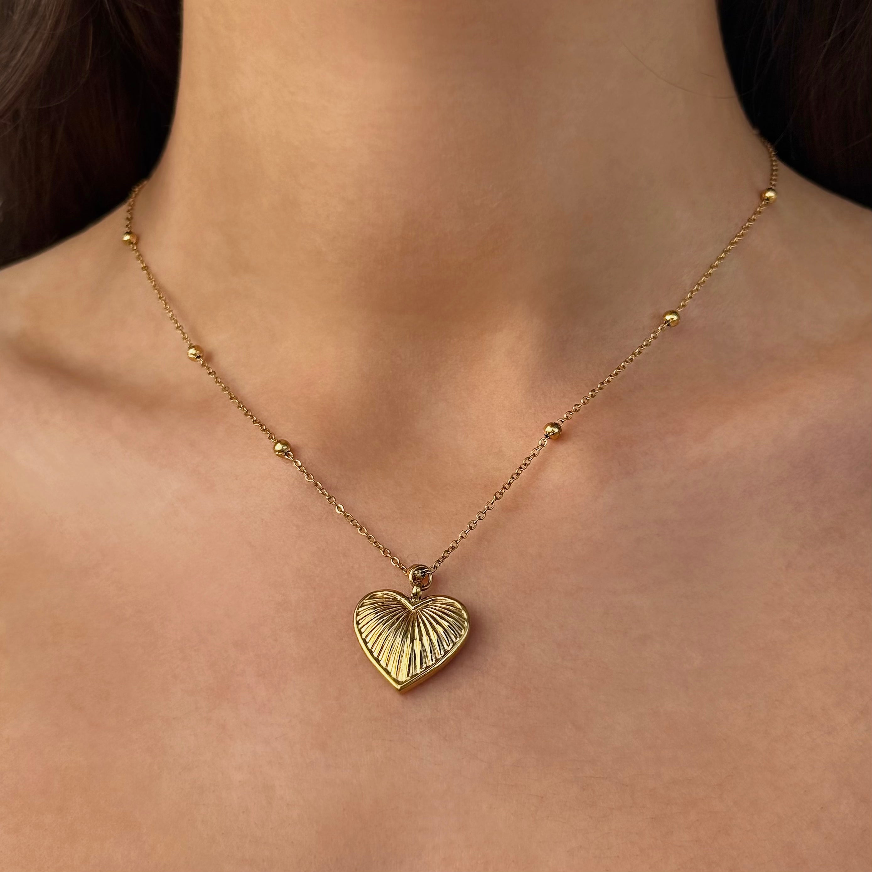HEART PENDANT NECKLACE