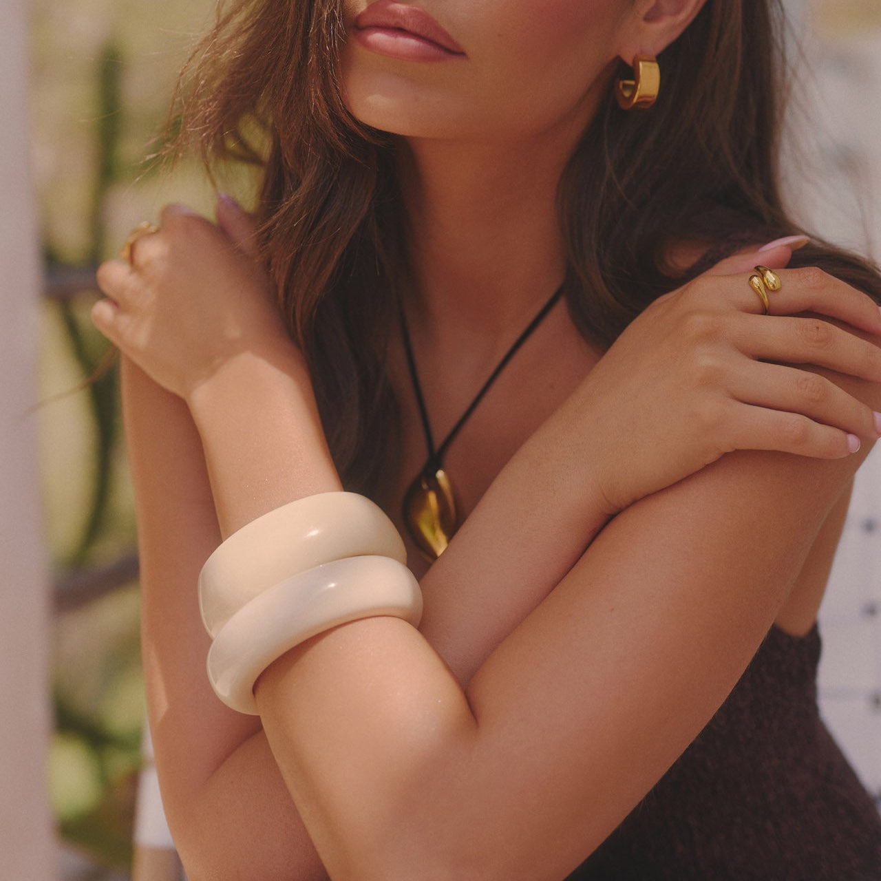 ALMOND SCULPT BANGLE