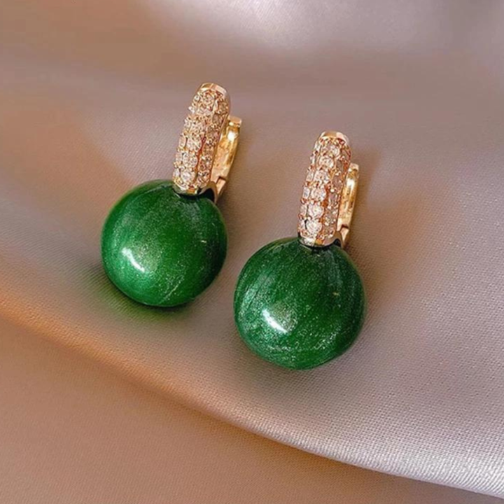 Luxury with Green Pearl in Gold