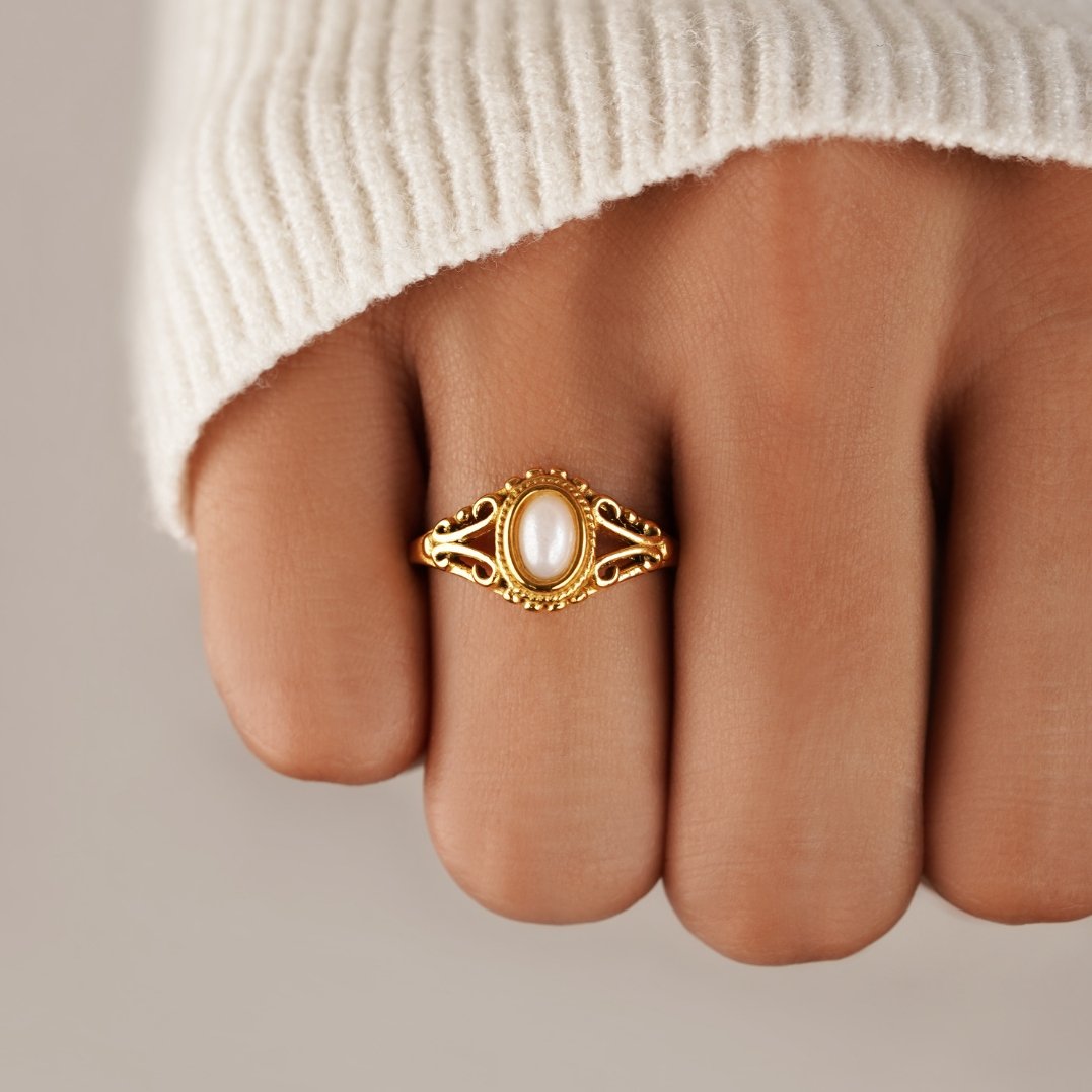 Classic Royal Pearl Ring