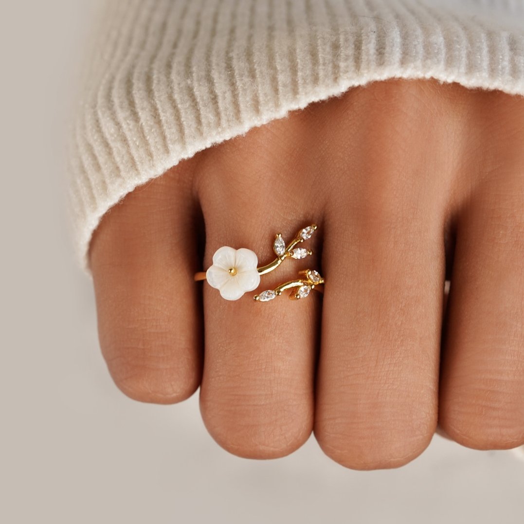 Summer White Blossom Ring