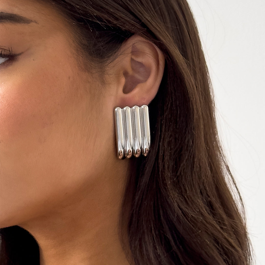 LONG RIBBED EARRINGS SILVER