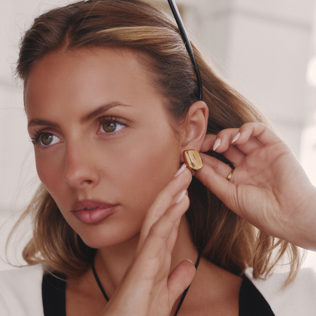 RECTANGULAR STUD EARRINGS GOLD