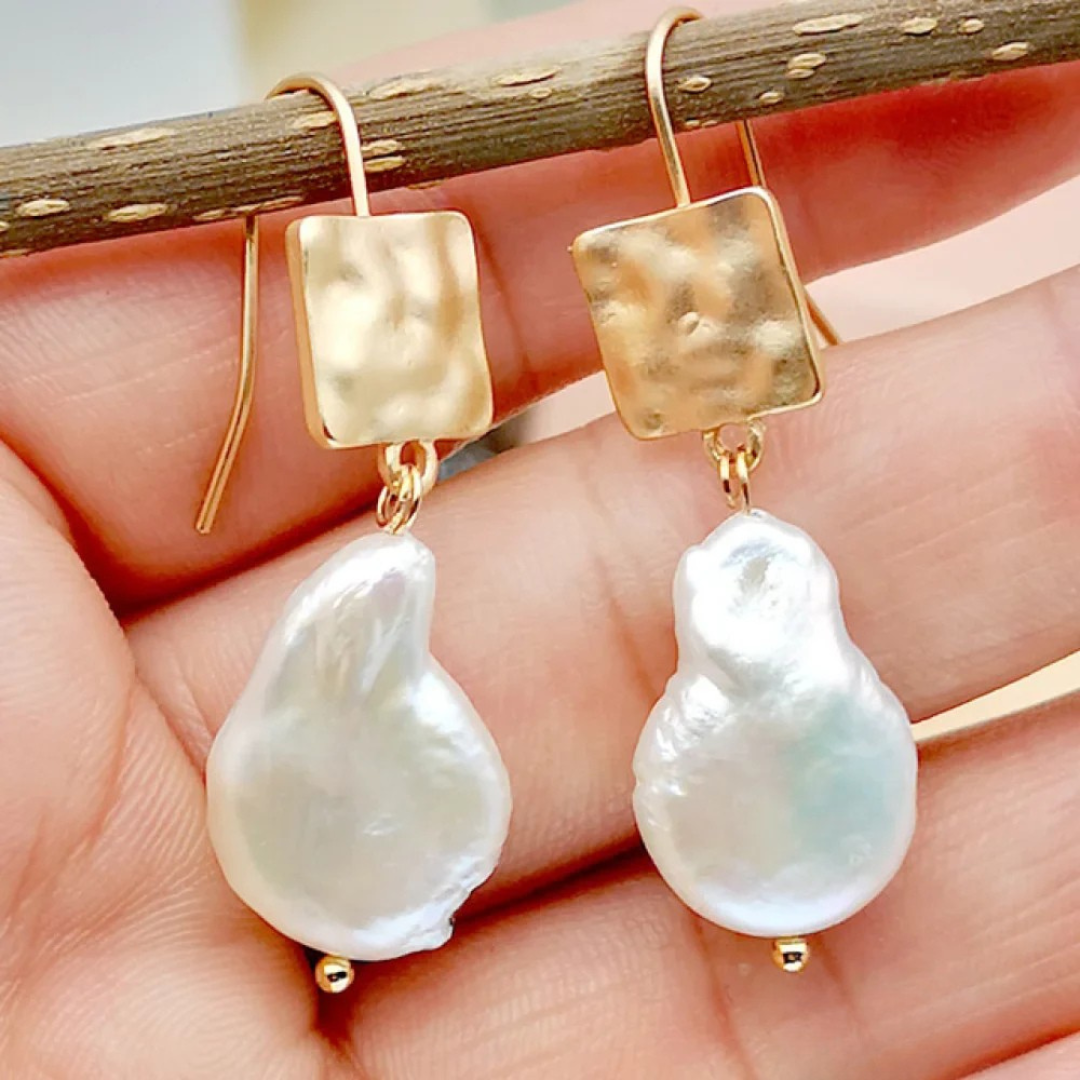 Chic Freshwater Pearl Earrings