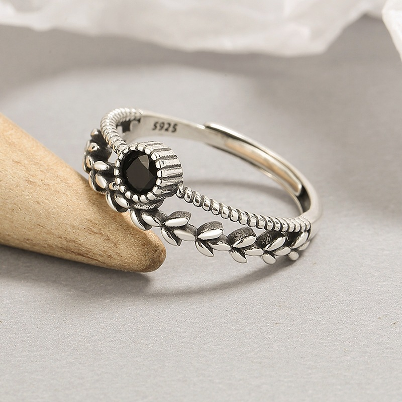 Onyx Leaf Ring