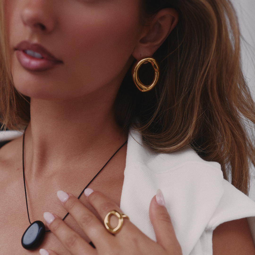 18K GOLD OPEN OVAL EARRINGS