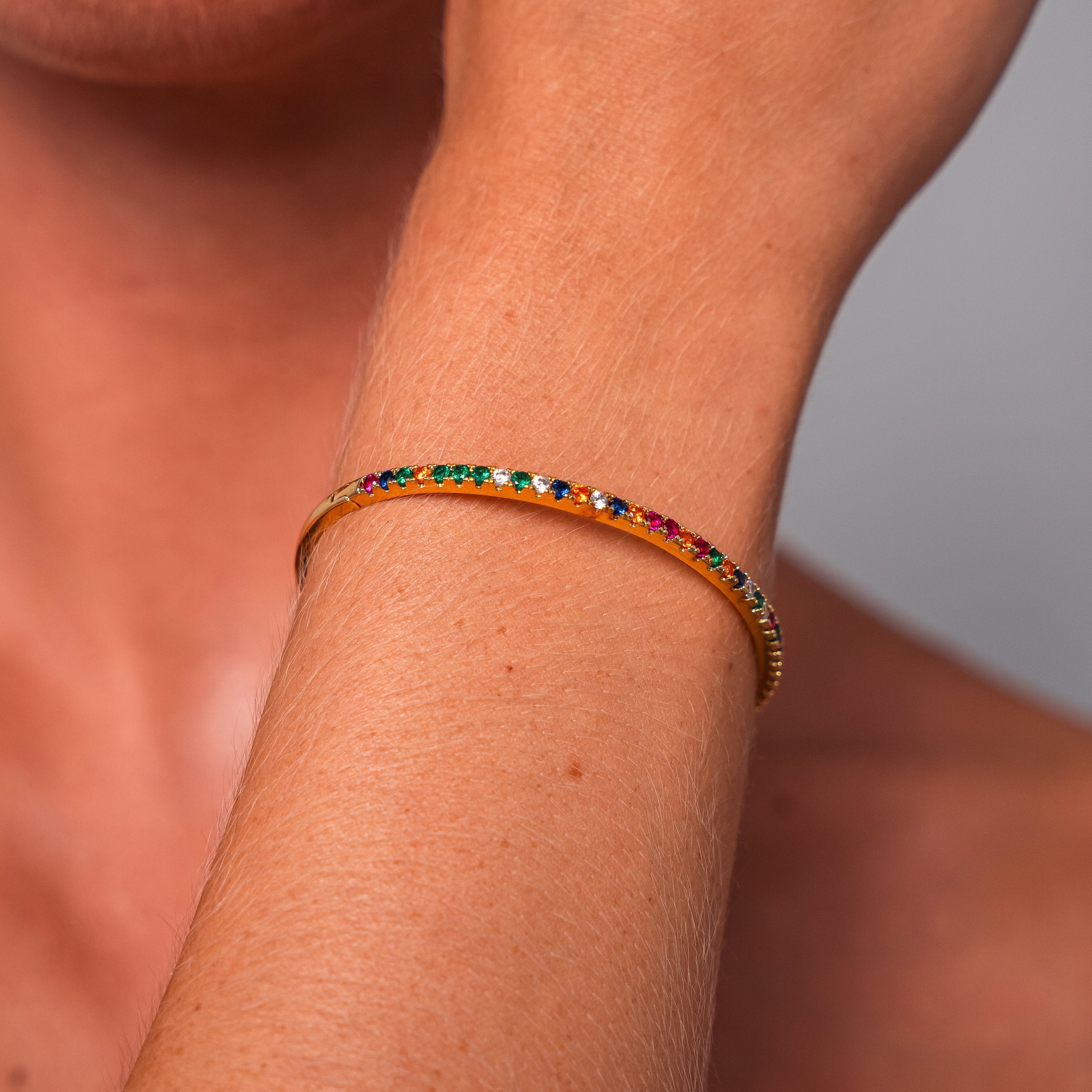 Lebendiger Lila Regenbogen