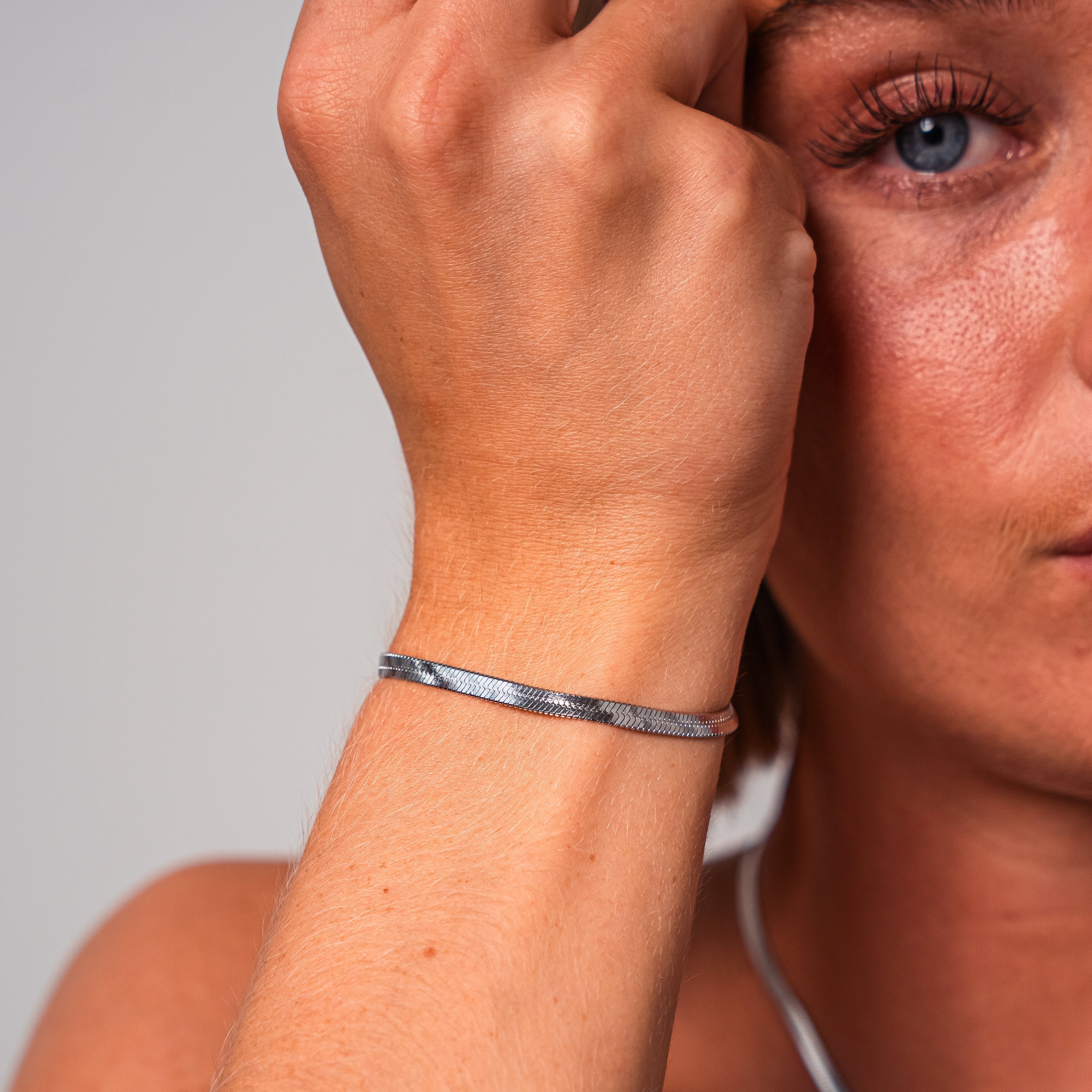 Schlangen-inspiriertes Sarya-Armband