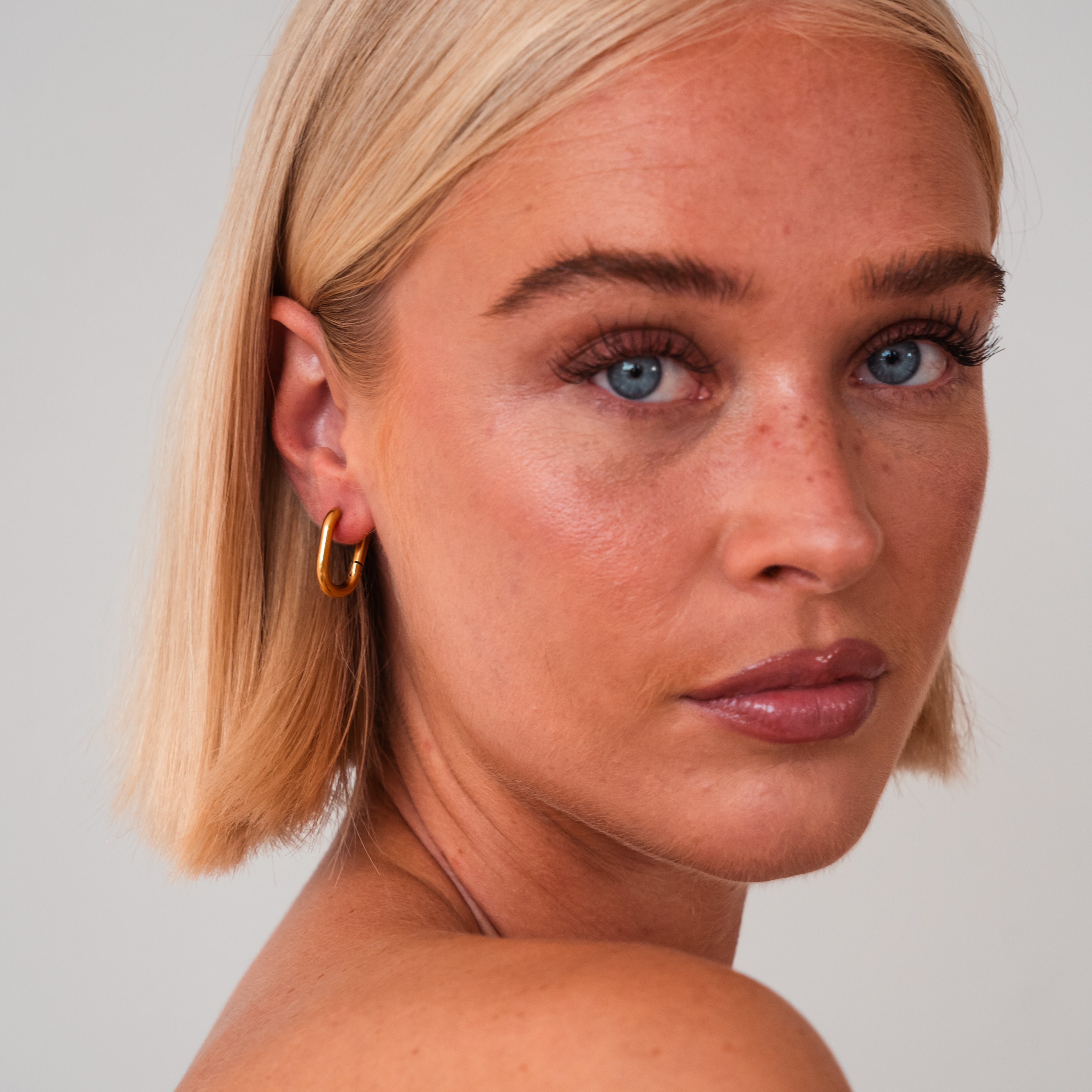 Nyra: Elegantes und zeitloses Design