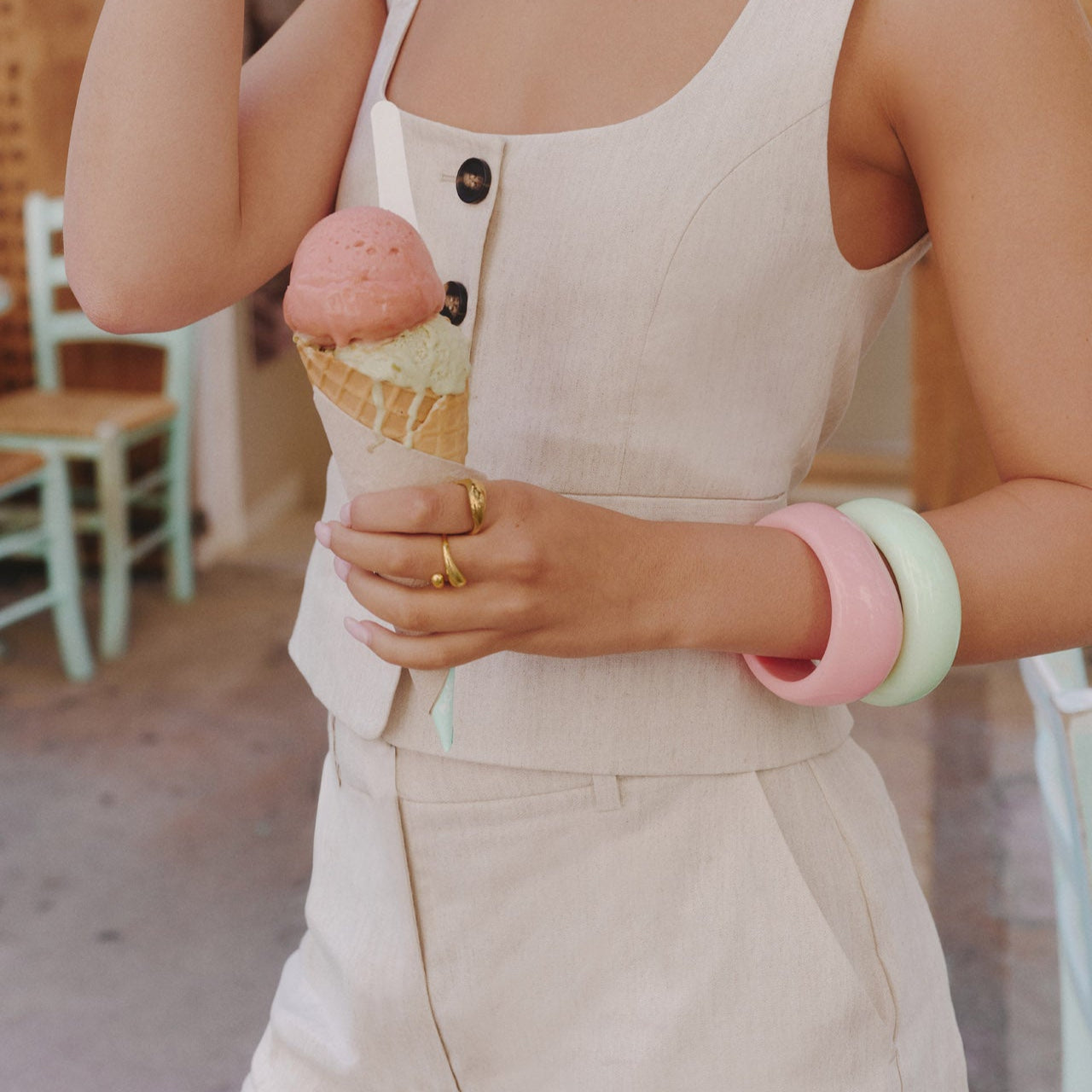 STRAWBERRY SCULPT BANGLE