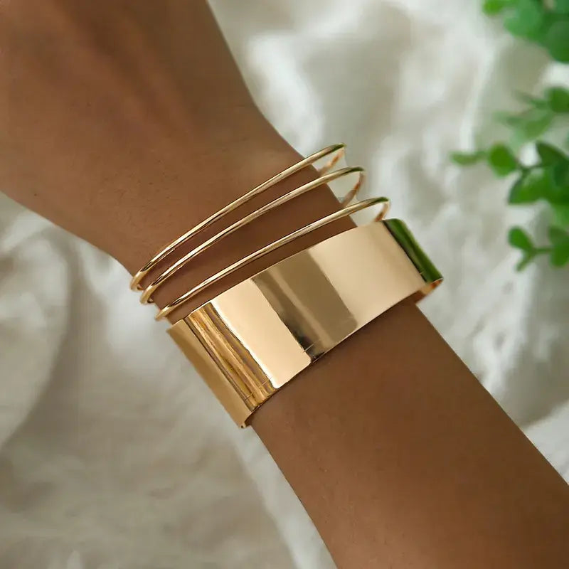 Chic Gold Vintage Bracelet