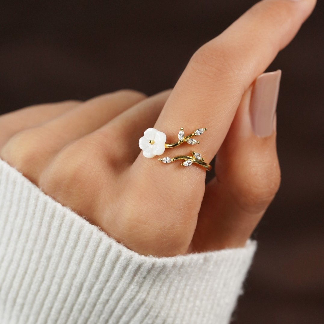 Summer White Blossom Ring